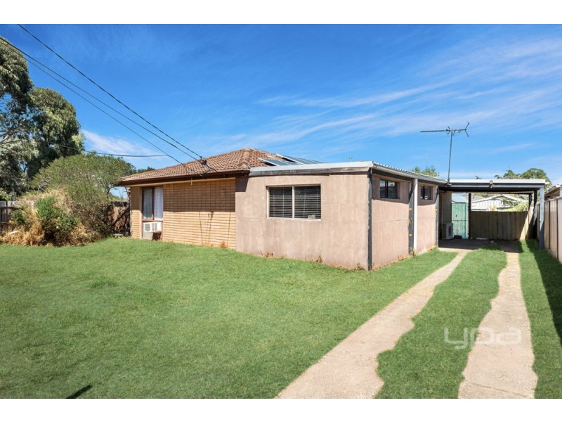 16 Glenmaggie Court, Meadow Heights VIC 3048