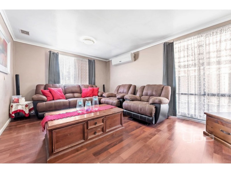 16 Glenmaggie Court, Meadow Heights VIC 3048