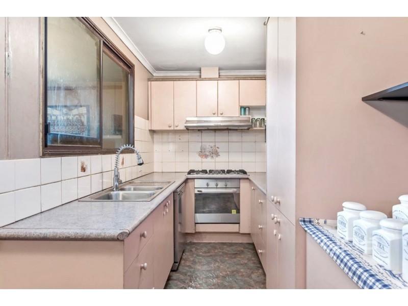 16 Glenmaggie Court, Meadow Heights VIC 3048