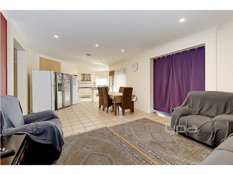 5 Welsh Court, Roxburgh Park VIC 3064