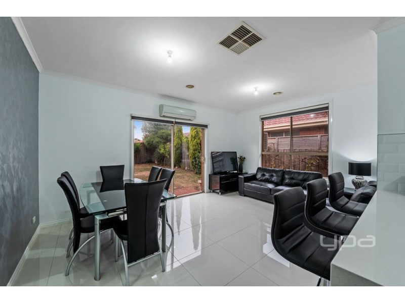 22 Wrigley Crescent, Roxburgh Park VIC 3064