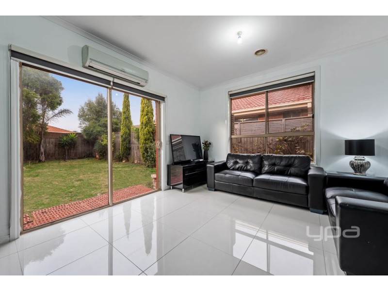 22 Wrigley Crescent, Roxburgh Park VIC 3064