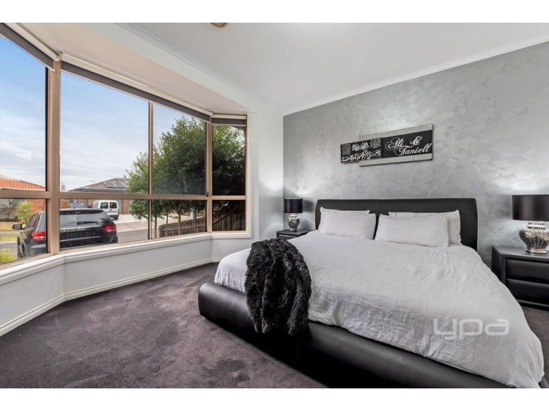 22 Wrigley Crescent, Roxburgh Park VIC 3064