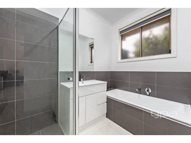 22 Wrigley Crescent, Roxburgh Park VIC 3064