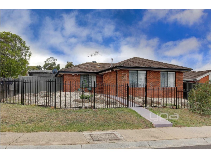8 Manuka Place, Meadow Heights VIC 3048