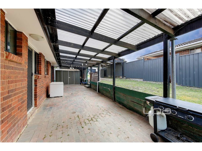 8 Manuka Place, Meadow Heights VIC 3048