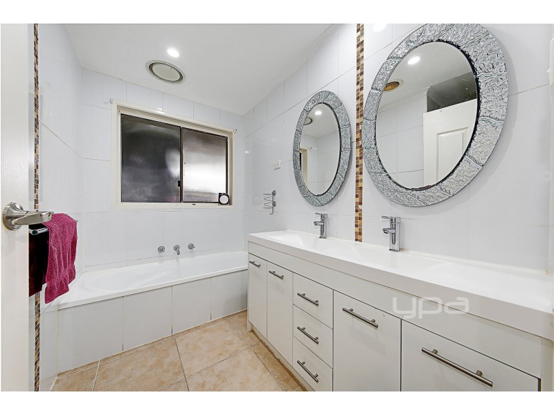 46 Woodburn Crescent, Meadow Heights VIC 3048