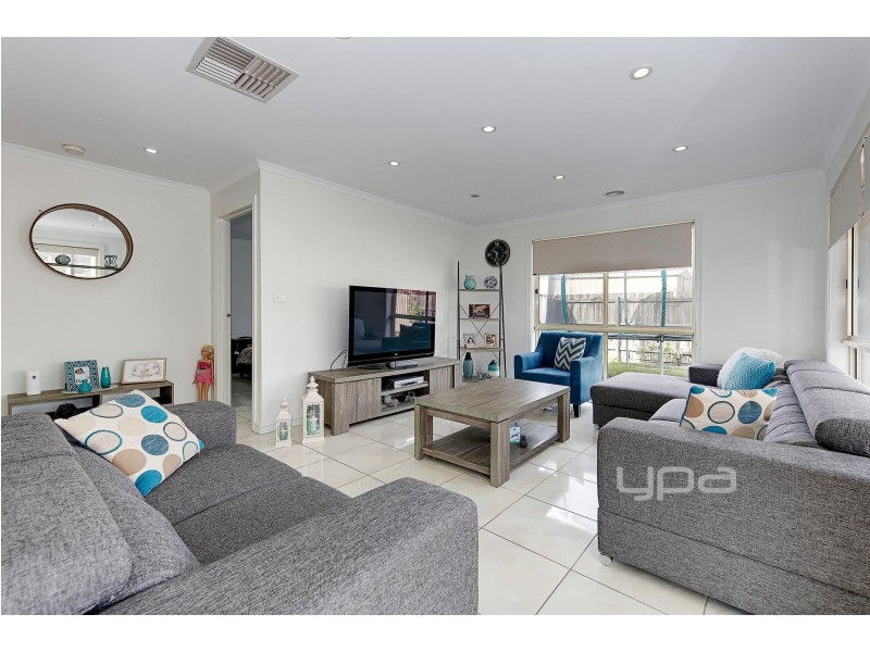 21 Sandover Drive, Roxburgh Park VIC 3064