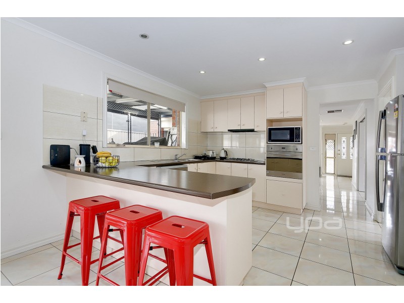 21 Sandover Drive, Roxburgh Park VIC 3064