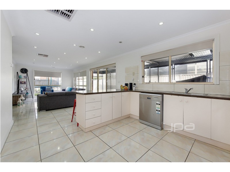 21 Sandover Drive, Roxburgh Park VIC 3064