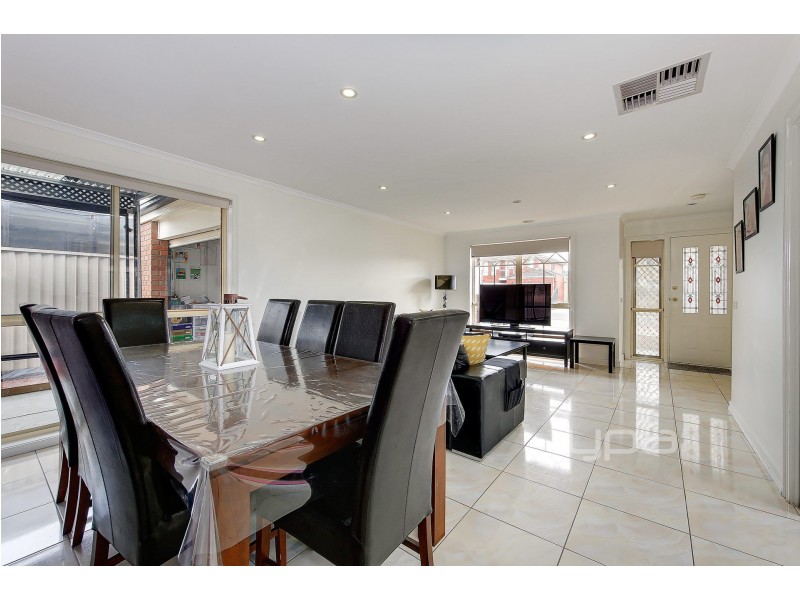 21 Sandover Drive, Roxburgh Park VIC 3064