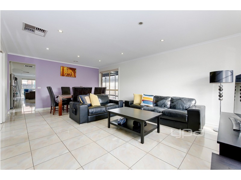 21 Sandover Drive, Roxburgh Park VIC 3064