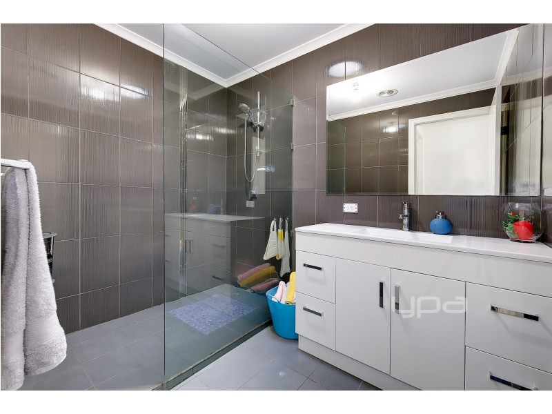 21 Sandover Drive, Roxburgh Park VIC 3064