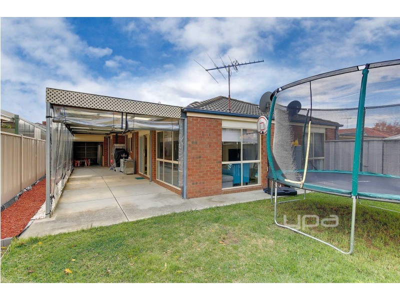 21 Sandover Drive, Roxburgh Park VIC 3064