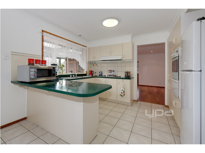 25 Yarcombe Crescent, Craigieburn VIC 3064