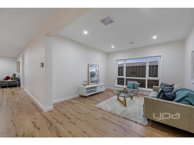 60 Mackellar Drive, Roxburgh Park VIC 3064