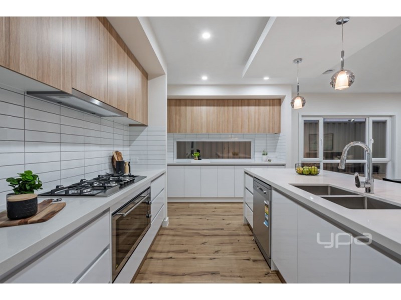 60 Mackellar Drive, Roxburgh Park VIC 3064