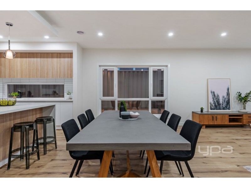 60 Mackellar Drive, Roxburgh Park VIC 3064