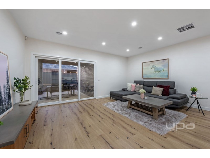 60 Mackellar Drive, Roxburgh Park VIC 3064