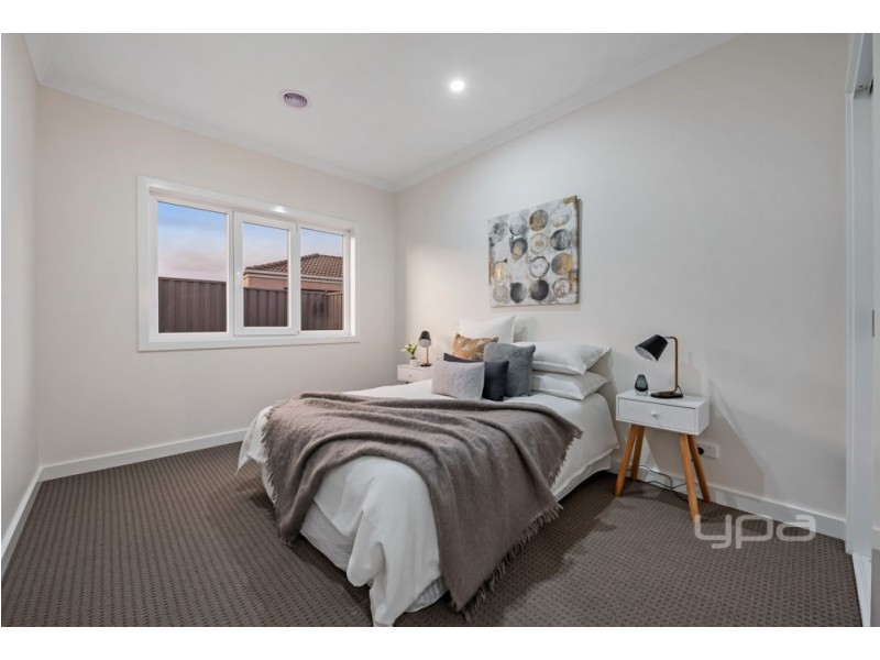 60 Mackellar Drive, Roxburgh Park VIC 3064