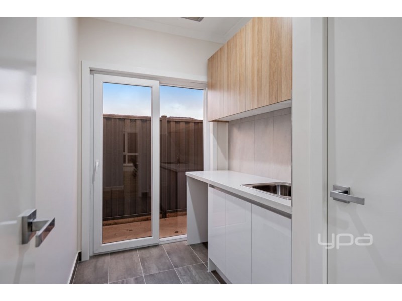 60 Mackellar Drive, Roxburgh Park VIC 3064