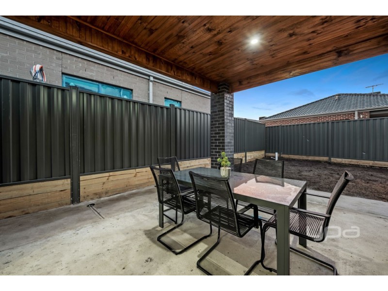 60 Mackellar Drive, Roxburgh Park VIC 3064