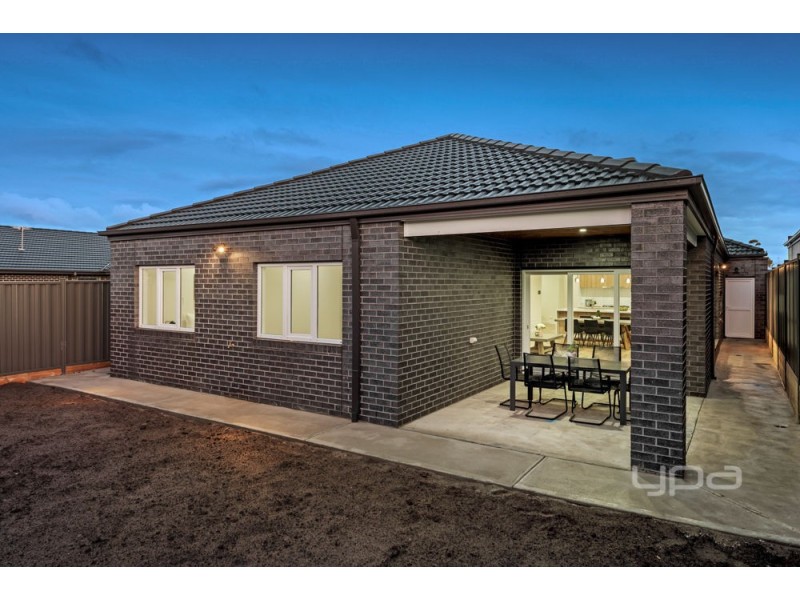 60 Mackellar Drive, Roxburgh Park VIC 3064