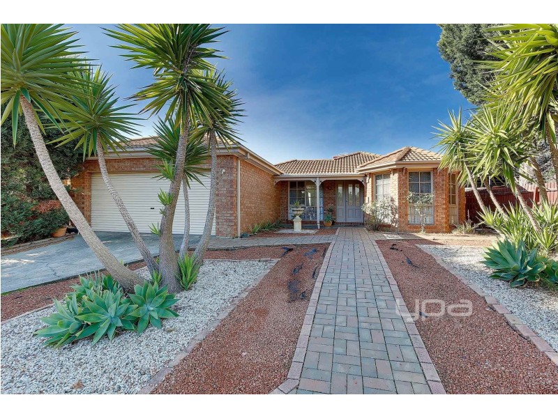 9 Woodworth Court, Roxburgh Park VIC 3064