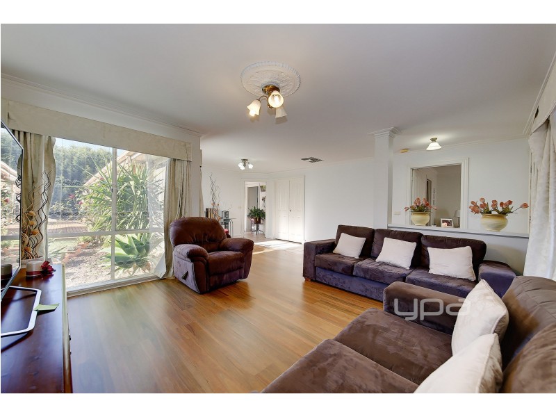 9 Woodworth Court, Roxburgh Park VIC 3064