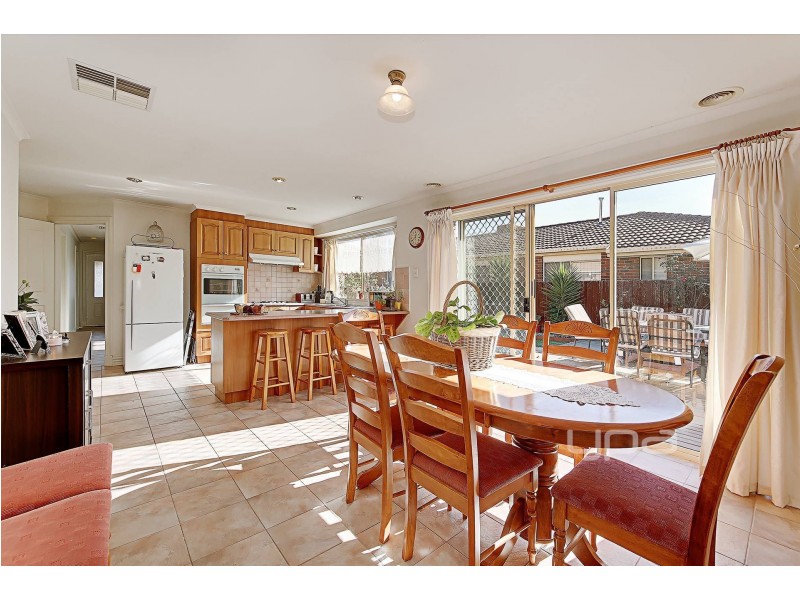 9 Woodworth Court, Roxburgh Park VIC 3064