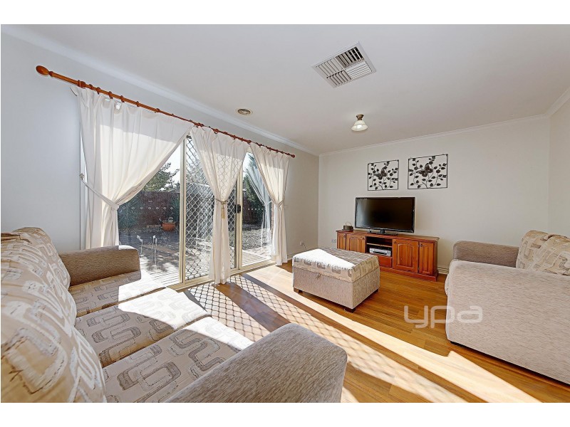 9 Woodworth Court, Roxburgh Park VIC 3064