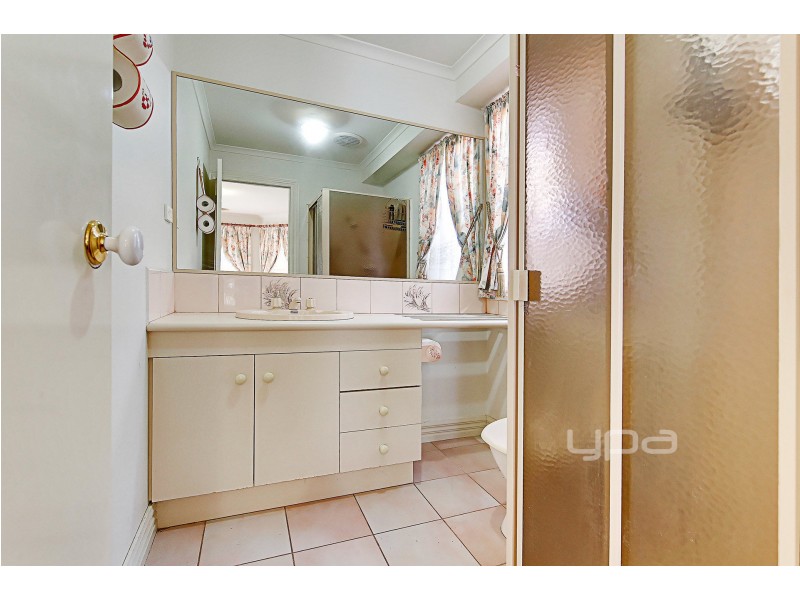 9 Woodworth Court, Roxburgh Park VIC 3064