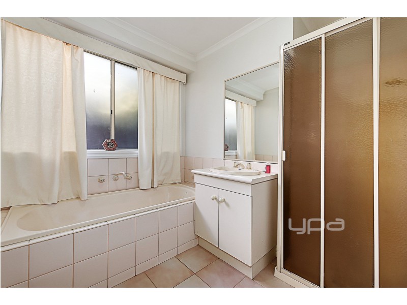 9 Woodworth Court, Roxburgh Park VIC 3064