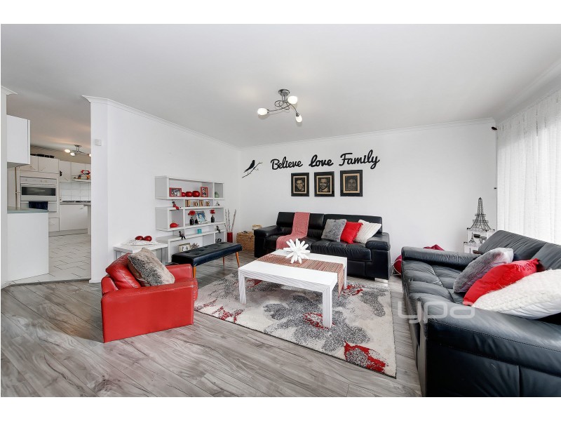 1/6 Shankland Boulevard, Meadow Heights VIC 3048