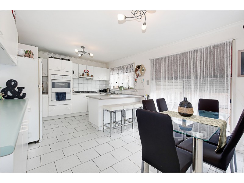 1/6 Shankland Boulevard, Meadow Heights VIC 3048