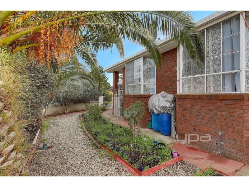 1 Yaralla Court, Meadow Heights VIC 3048