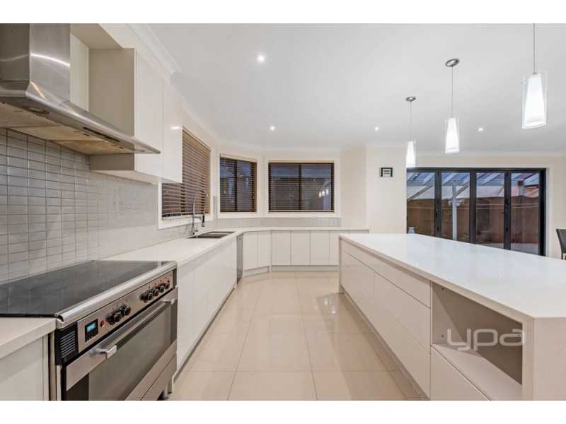 10 Gates Court, Roxburgh Park VIC 3064