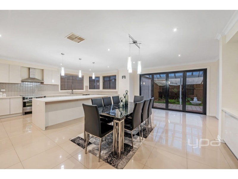 10 Gates Court, Roxburgh Park VIC 3064