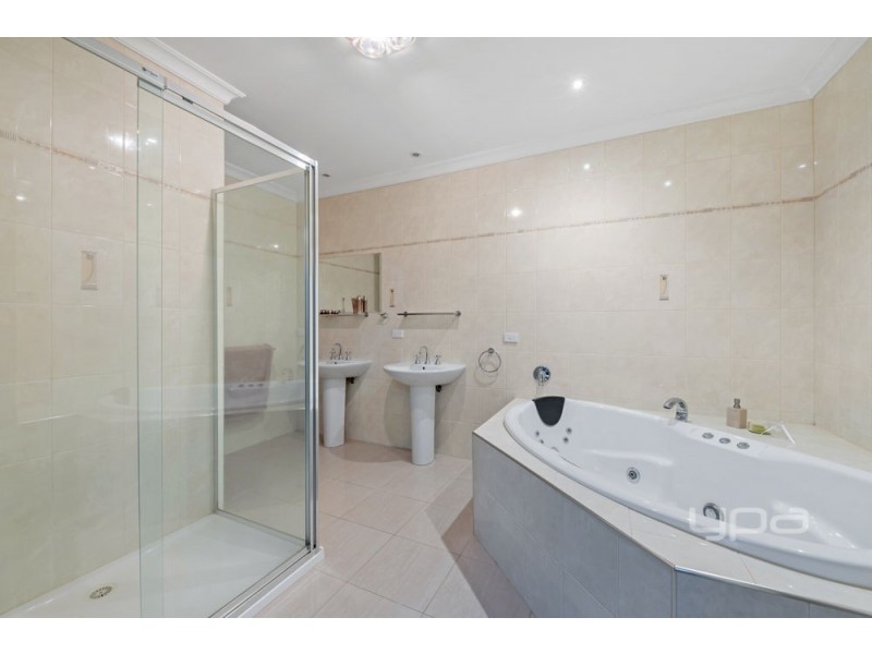 10 Gates Court, Roxburgh Park VIC 3064