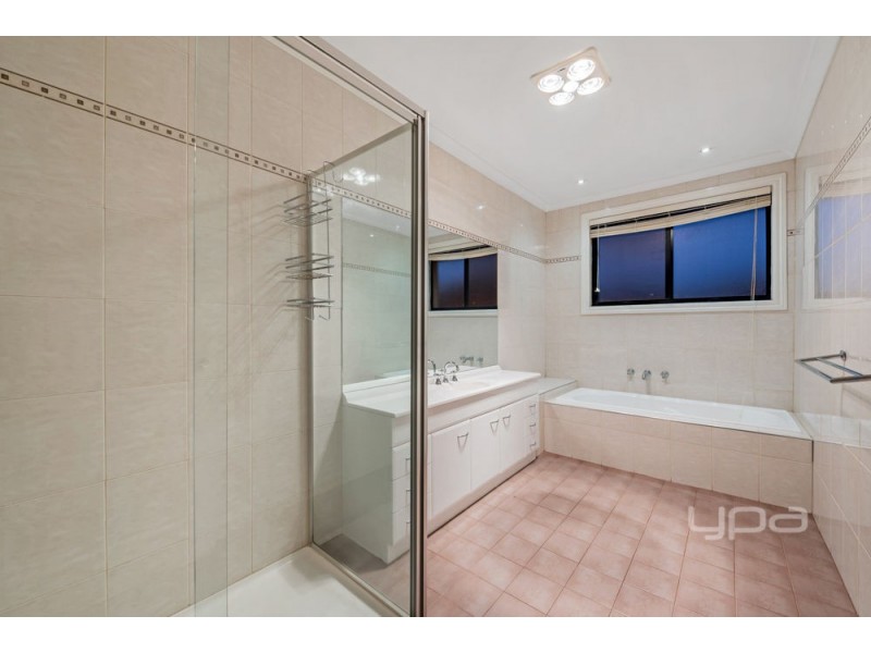 10 Gates Court, Roxburgh Park VIC 3064