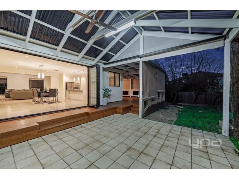 10 Gates Court, Roxburgh Park VIC 3064