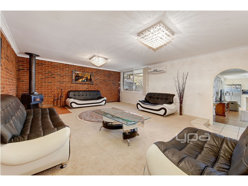 10 Camms Way, Meadow Heights VIC 3048