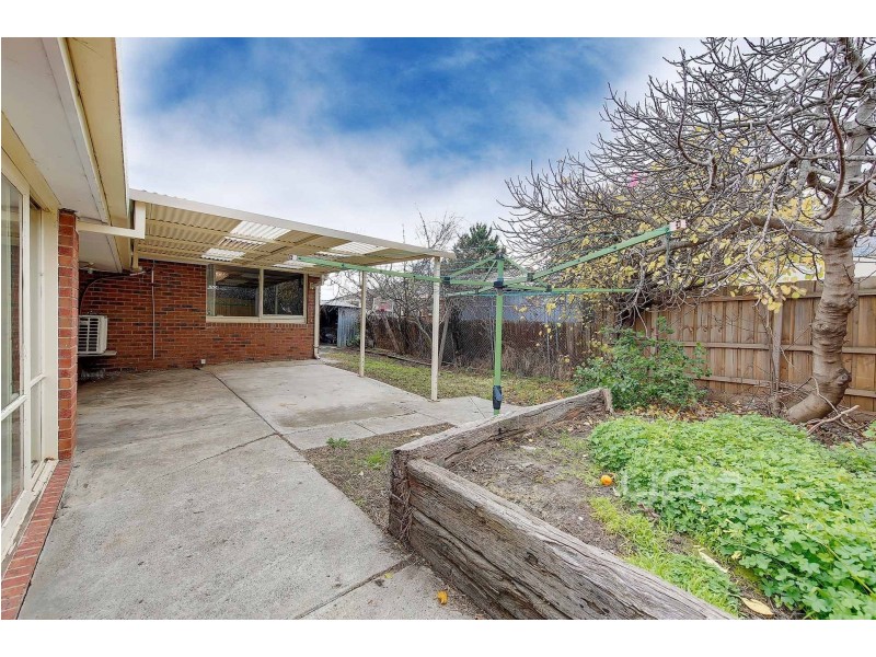 10 Camms Way, Meadow Heights VIC 3048