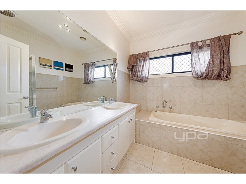 4 Wisla Circuit, Roxburgh Park VIC 3064