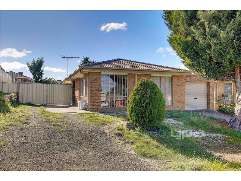 8 Themeda Court, Meadow Heights VIC 3048