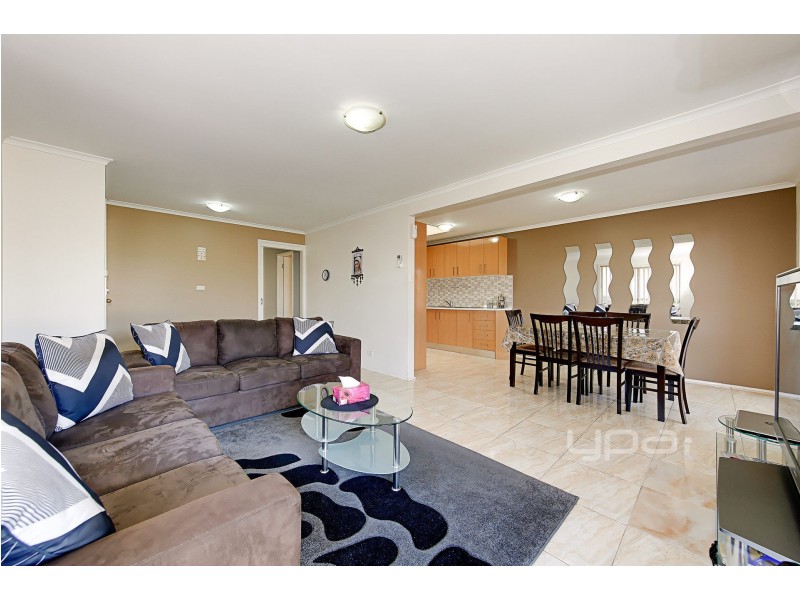 8 Themeda Court, Meadow Heights VIC 3048