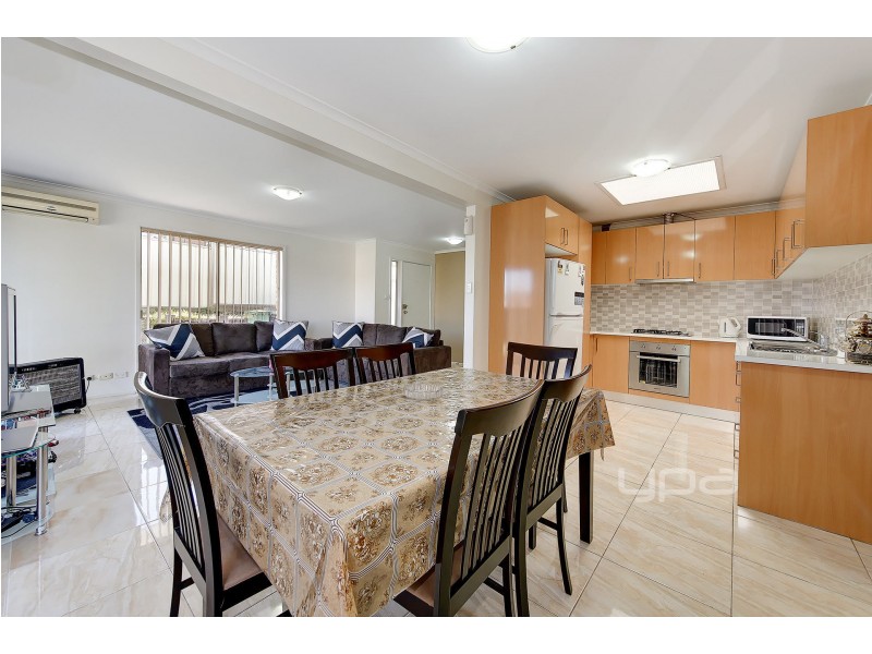 8 Themeda Court, Meadow Heights VIC 3048