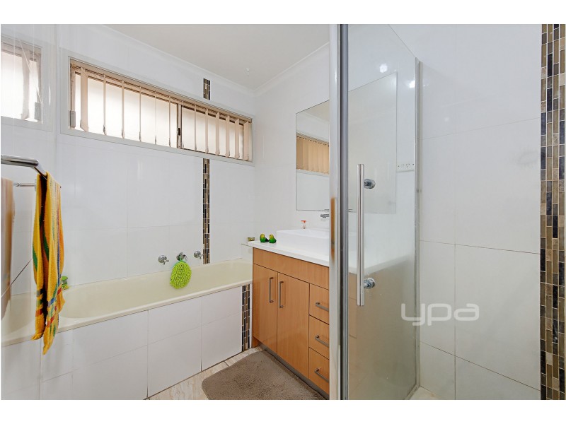 8 Themeda Court, Meadow Heights VIC 3048