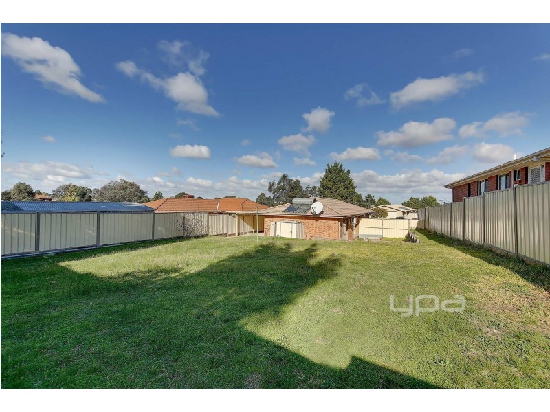 8 Themeda Court, Meadow Heights VIC 3048