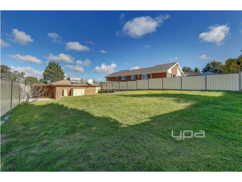 8 Themeda Court, Meadow Heights VIC 3048